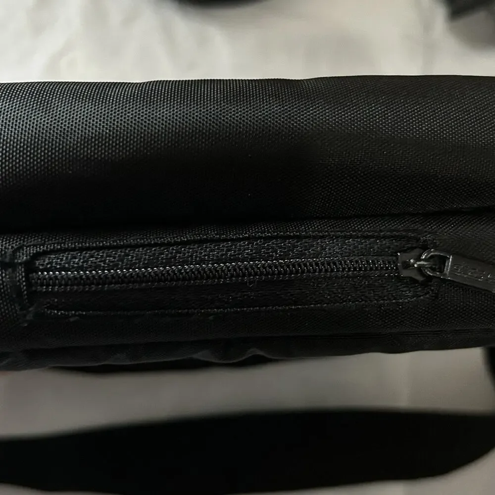 Case Logic Walkman CD Player Case Bag Vtg Retro Zippered Black Camera PDA Strap